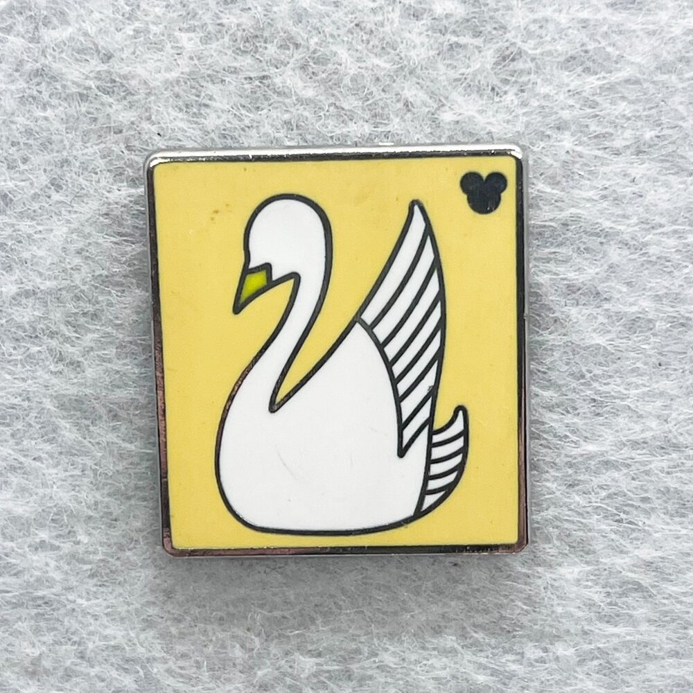🔮‎ 5/$25 Disney World Swan Boat Pin